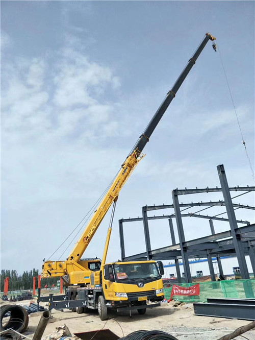 丹棱县超高层建筑钢结构吊装案例